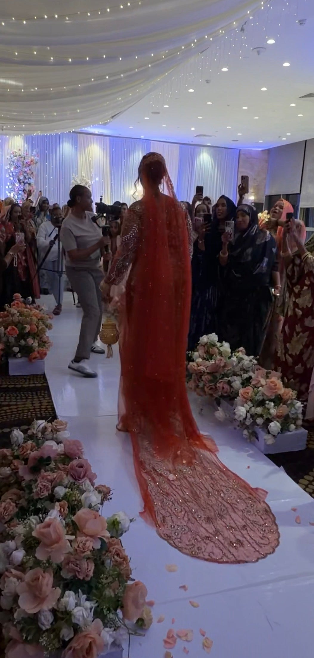 Burnt orange bridal diraac - Rent