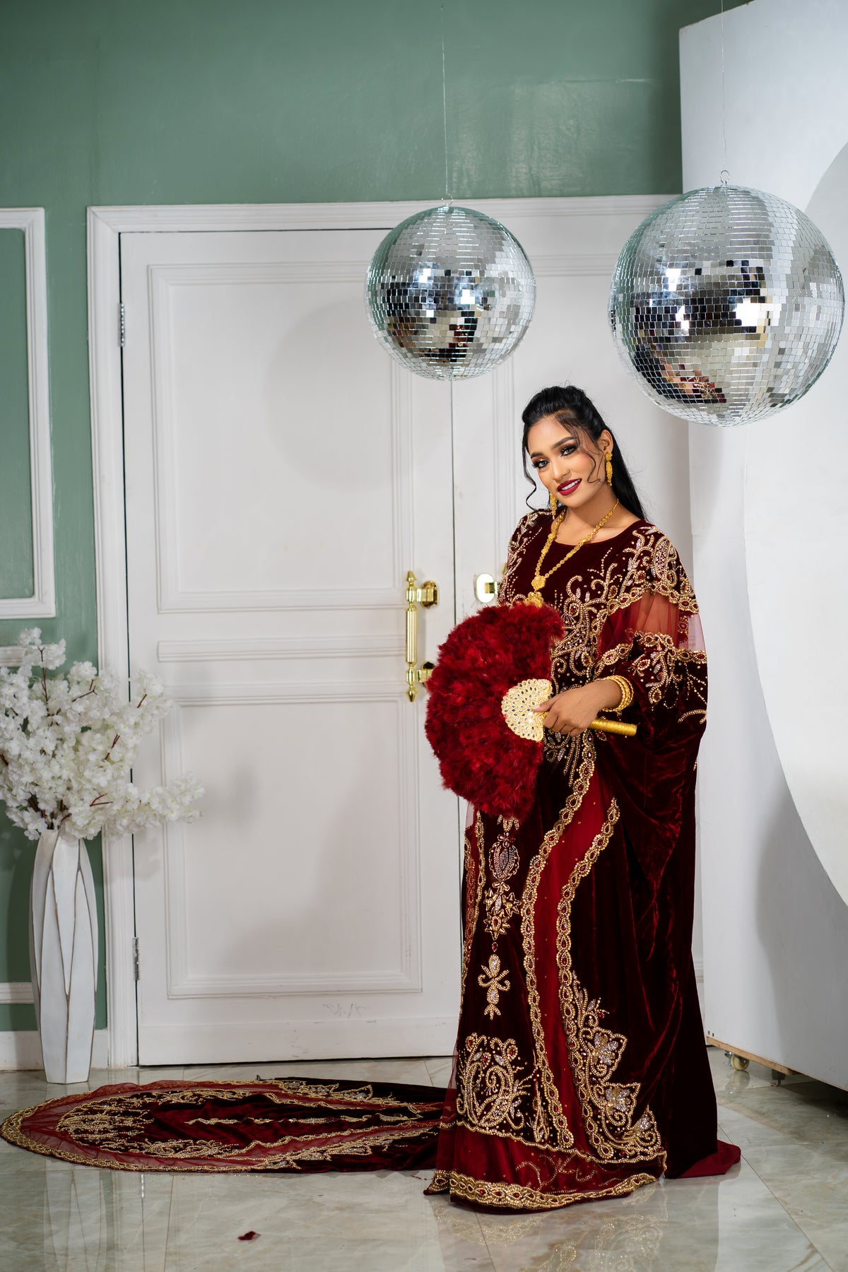 Burgundy velvet asal bridal diraac - Rent