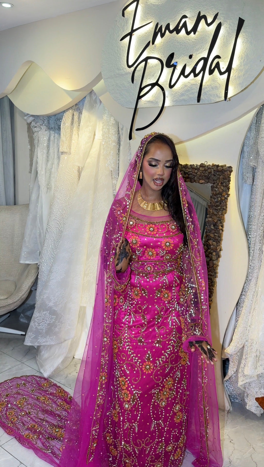 Hot pink cayni bridal diraac - Rent