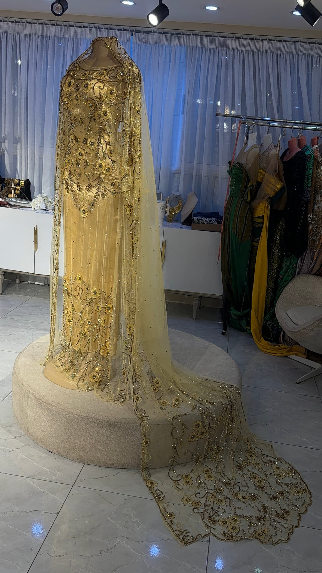 Gold bridal diraac-rent