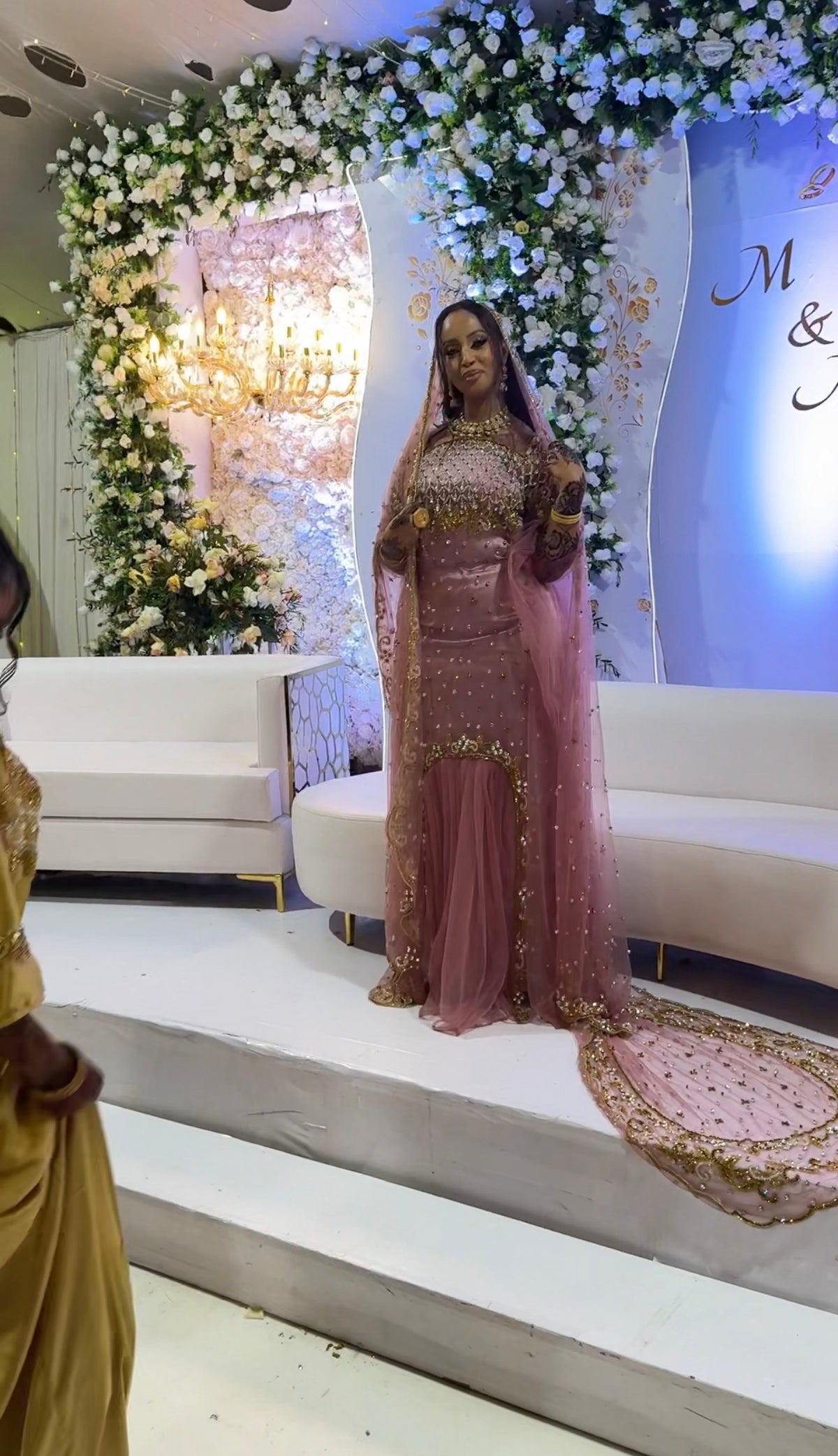 Pink bridal diraac - Rent