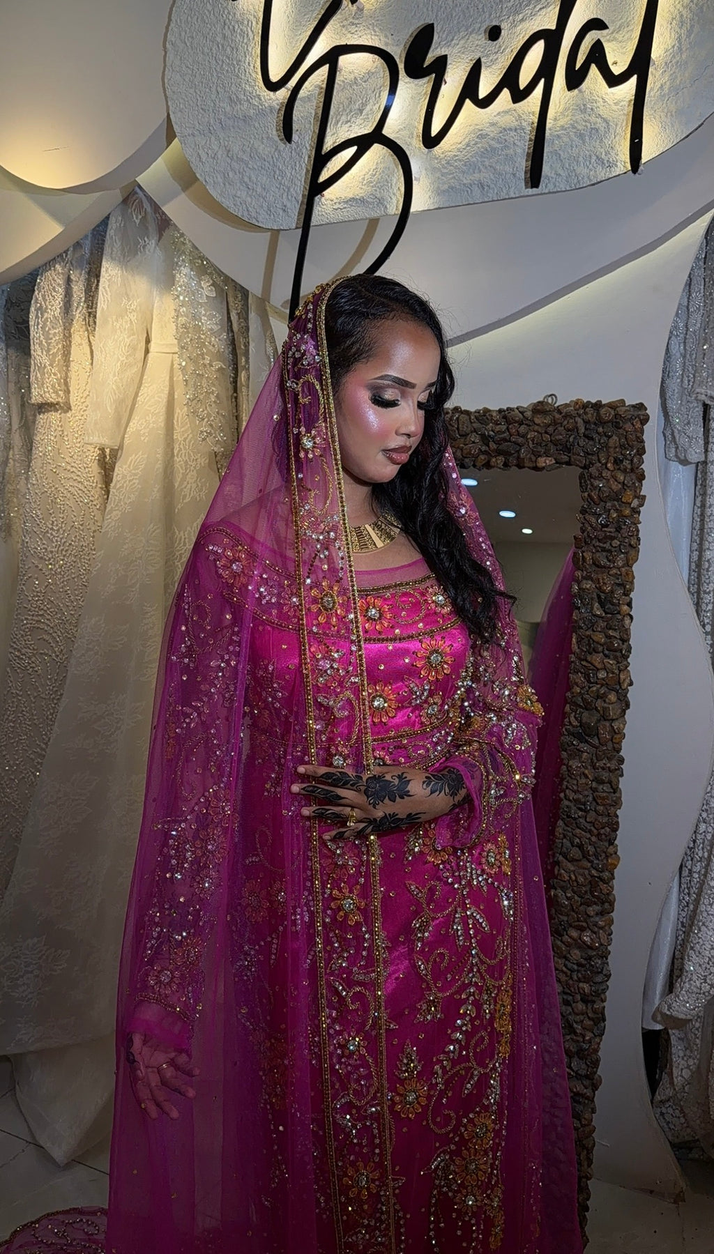 Hot pink cayni bridal diraac - Rent