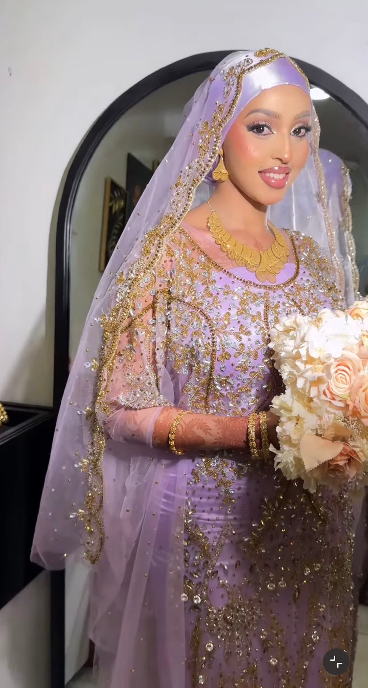 Lilac safa bridal diraac- Rent